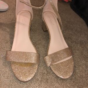 Block heel gold sparkle shoe